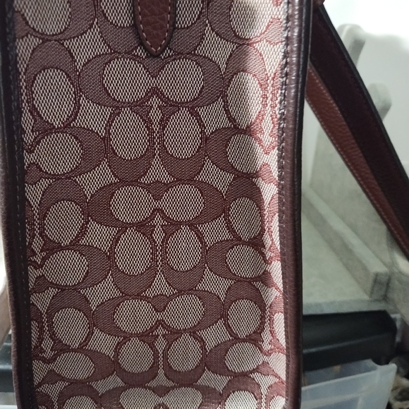 Coach Crossbody Tote With No Handles - Picture 2 of 6